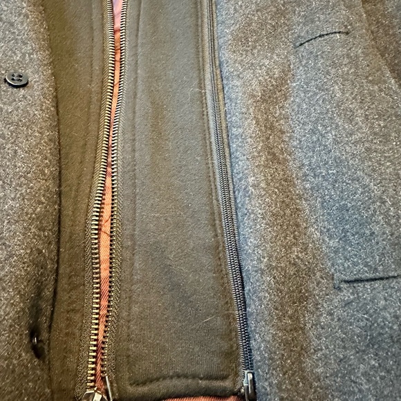 Men Guess Coat with removable Hood. - Picture 7 of 12